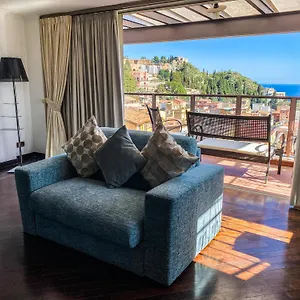 https://palazzo-di-ferro-98039.taorminaitalyhotels.com