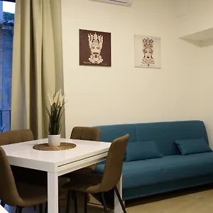 https://apt-la-casa-di-carta-al-duomo.taorminaitalyhotels.com