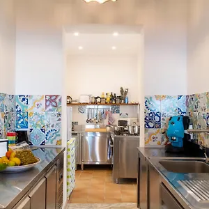 https://apt-holiday.taorminaitalyhotels.com